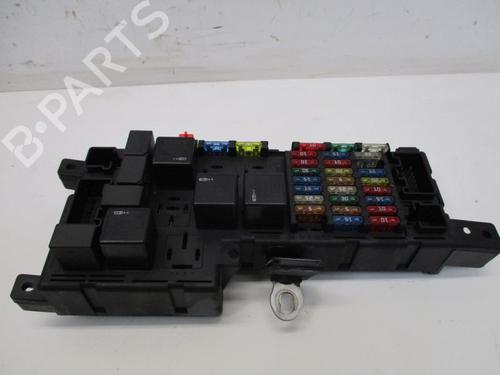 Used Fuse box Fuse box 37117498 37117498