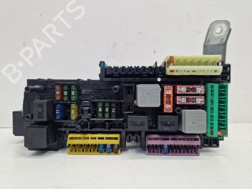 Used Fuse box Fuse box 39062888 39062888