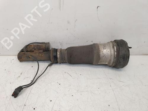 Venstre fortil støddæmper Venstre fortil støddæmper MERCEDES-BENZ S-CLASS (W220, V220) S 320 CDI (220.025, 220.125) (204 hp) 33907608 33907608