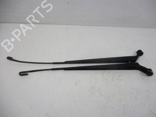 Used Front windshield wiper arm TOYOTA YARIS (_P1_) 1.3 (SCP12_, SCP13_, SCP12R, SCP13R) (87 hp) 18794235