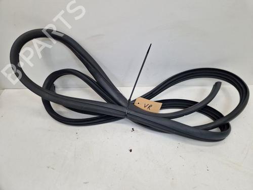 Used Rubber door seal RENAULT TRAFIC III Van (FG_) 1.6 dCi 95 (FGMJ, FGMR) (95 hp) 28154919