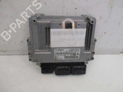 Used Engine control unit (ECU) PEUGEOT 5008 (0U_, 0E_) 1.6 16V (120 hp) 30668207