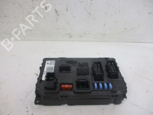 Used Fuse box Fuse box 37116298 37116298