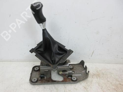Used Shift knob DODGE JOURNEY 2.4 (170 hp) 19300154