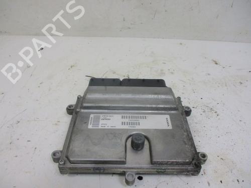 Used Engine control unit (ECU) VOLVO V50 (545) 2.4 (170 hp) 18797793
