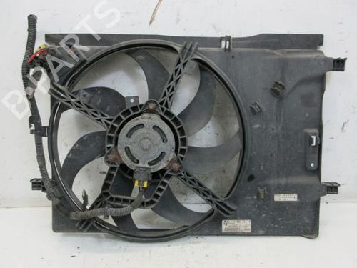 Used Fan FIAT GRANDE PUNTO (199_) 1.4 16V (199BXG1B, 199AXG1B) (95 hp) 19289802
