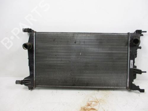 Used Water radiator Water radiator 37113847 37113847