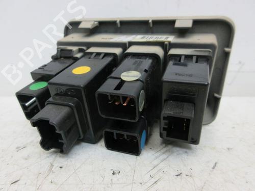 Switch HYUNDAI SANTA FÉ II (CM) 2.2 CRDi GLS 4x4 | BP30668070I30