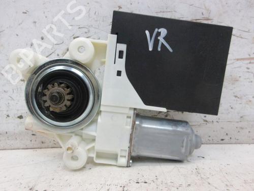 Used Right front window motor VOLVO V50 (545) 2.4 (170 hp) 31877000