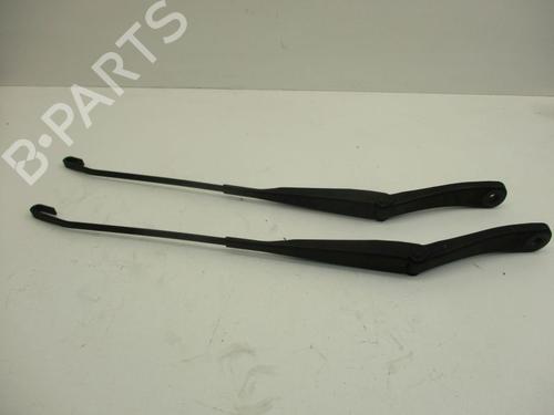 Used Front windshield wiper arm DACIA SANDERO 1.6 (BS0D, BS0B, BS0F, BS0H) (87 hp) 18800790