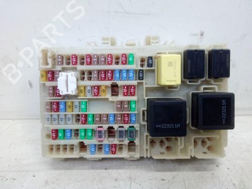 Used Fuse box Fuse box 37138952 37138952