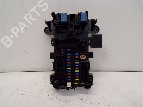 Used Fuse box Fuse box 37117481 37117481