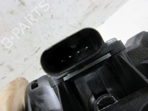 Front left exterior door handle TESLA MODEL Y (5YJY) EV Performance All-wheel Drive | BP30184492C128