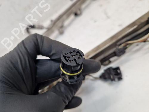 Injection rail BMW 6 (E63) 645 Ci | BP37135264M98 - Image 5