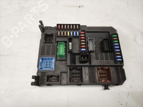 Used Fuse box Fuse box 39008369 39008369