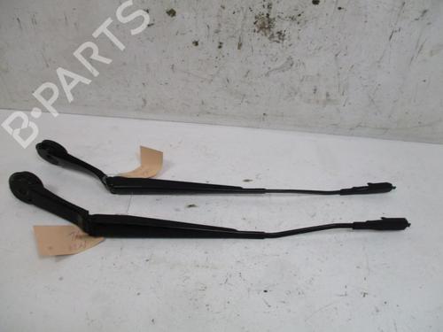 front-windshield-wiper-arm-ford-focus-iii-2010-2011-2012-2013-2014-2015-2016-2017-2018-2019-2020-40163844 main image