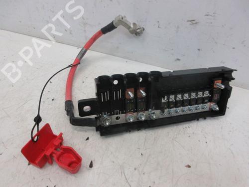 Used Fuse box LAND ROVER RANGE ROVER VELAR (L560) 2.0 D180 TD4 4x4 (180 hp) 21824889