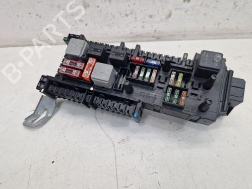 Used Fuse box Fuse box 38113718 38113718