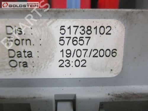 Fuse box FIAT CROMA (194_) 1.9 D Multijet (194AXC1B, 194AXC12) | BP18763030E1