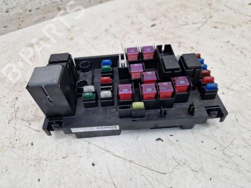Used Fuse box Fuse box 37137401 37137401