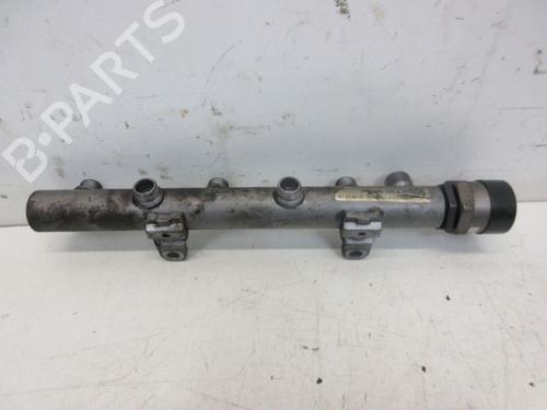 Used Injection rail Injection rail 37131135 37131135