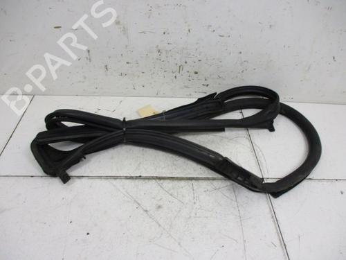 Used Rubber door seal TESLA MODEL S (5YJS) 90 (367 hp) 18792631