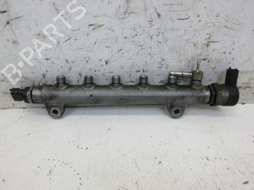 Used Injection rail Injection rail 37125318 37125318
