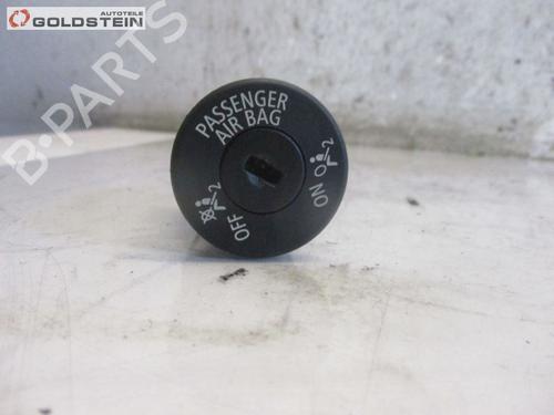 switch-bmw-1-convertible-e88-120-i-5495140-2007-2008-2009-2010-2011-2012-2013-13761480 main image