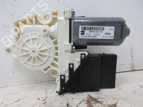Used Right rear window motor SEAT ALTEA XL (5P5, 5P8) 1.6 (102 hp) 29094528