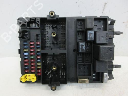 Used Fuse box Fuse box 37076394 37076394