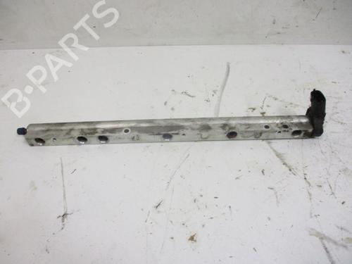 Used Injection rail Injection rail 37114964 37114964