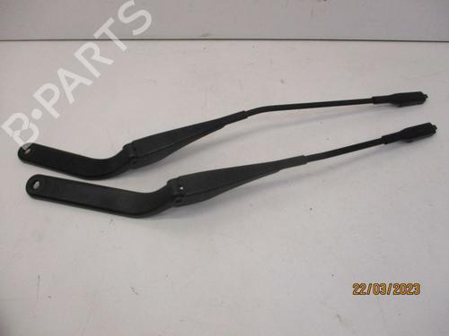 Used Front windshield wiper arm BMW 1 (E81) 118 d (143 hp) 29083827