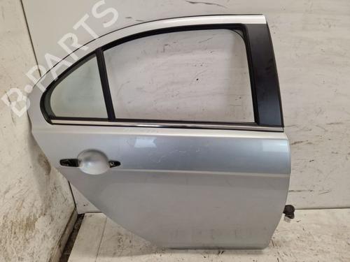 Puerta trasera derecha MITSUBISHI LANCER VIII (CY_A, CZ_A) 1.8 (CY3A, CY6A) (143 hp) 31701844