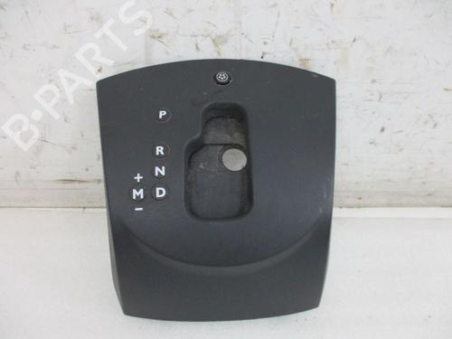 Gearknop Gearknop RENAULT CLIO III (BR0/1, CR0/1) 1.6 16V (BR05, BR0B, BR0Y, BR15, BR1J, BR1M, BR1Y, CR0B,... (112 hp) 37111365 37111365