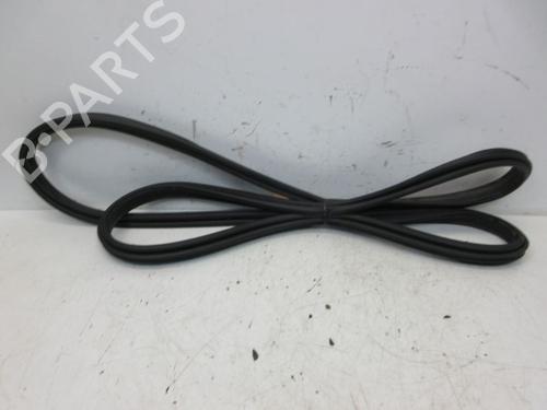 Borracha vedante da porta Borracha vedante da porta TOYOTA YARIS (_P21_, _PA1_, _PH1_) 1.5 Hybrid (MXPH10, MXPH11) (116 hp) 37132287 37132287