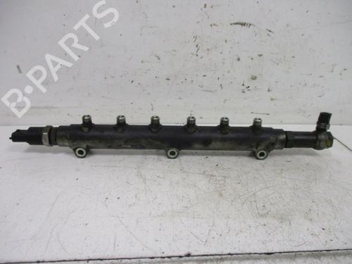 Used Injection rail Injection rail 37110383 37110383