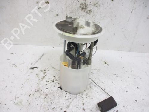 Used Fuel pump VOLVO V50 (545) 2.4 (170 hp) 18797926