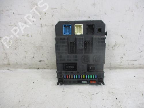 Used Fuse box Fuse box 37114726 37114726