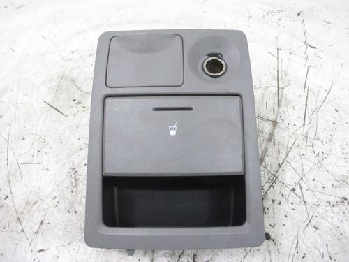 Kopholder/Genstandsholder Kopholder/Genstandsholder KIA SORENTO I (JC) 3.5 V6 4WD (194 hp) 37113772 37113772