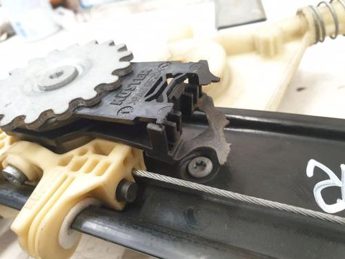 Front right window mechanism BMW 1 (E81) 120 i | BP36655782C23 - Image 5