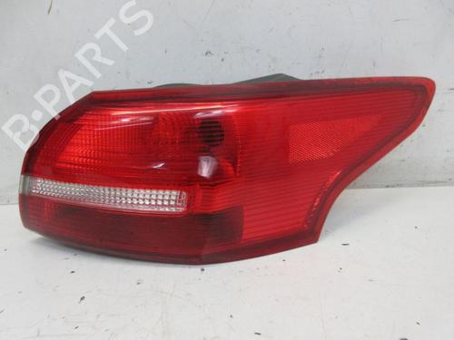right-taillight-ford-focus-iii-saloon-2010-2011-2012-2013-2014-2015-2016-2017-2018-2019-2020-38027754 main image