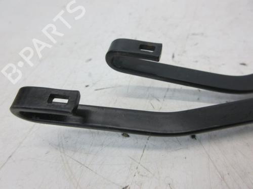 Front windshield wiper arm TOYOTA YARIS (_P21_, _PA1_, _PH1_) 1.5 Hybrid (MXPH10, MXPH11) | BP29099135C143 