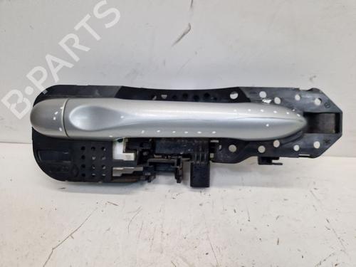 Højre bagtil udvendigt håndtag Højre bagtil udvendigt håndtag RENAULT GRAND SCÉNIC III (JZ0/1_) 1.4 16V (JZ0F) (131 hp) 37138842 37138842