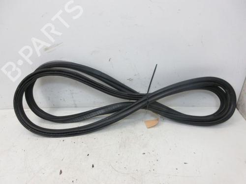 Used Rubber door seal LAND ROVER RANGE ROVER VELAR (L560) 2.0 D180 TD4 4x4 (180 hp) 21844051