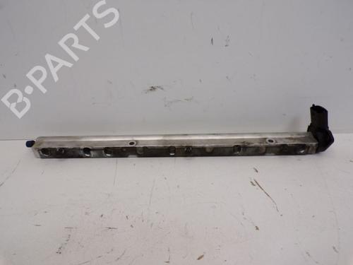Used Injection rail Injection rail 37128231 37128231
