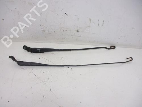 Used Front windshield wiper arm Front windshield wiper arm 37112731 37112731