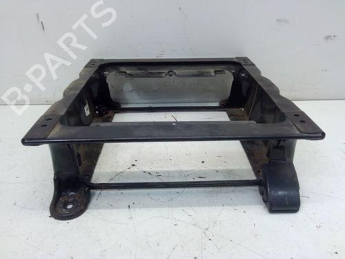 Used Left front seat OPEL VIVARO A Van (X83) 2.5 DTI (F7) (135 hp) 31701898