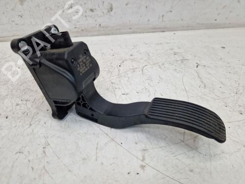 Gaspedaal Gaspedaal MERCEDES-BENZ VITO Bus (W639) 119 (639.701, 639.703, 639.705) (190 hp) 36651362 36651362