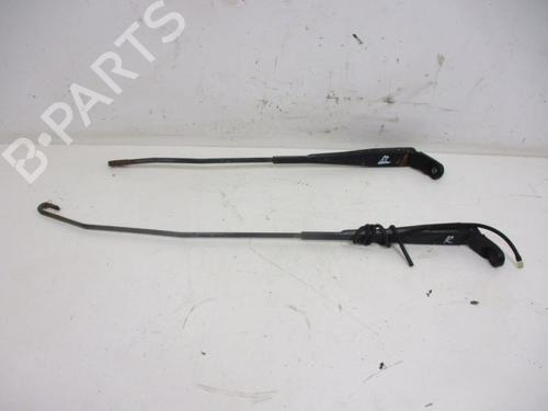 Used Front windshield wiper arm Front windshield wiper arm 37112453 37112453