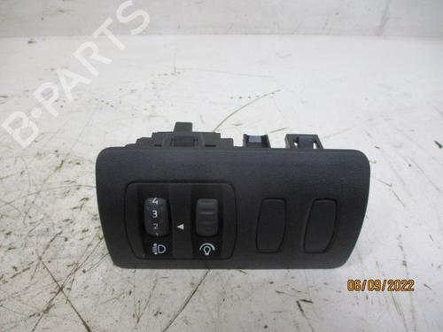 Used Switch RENAULT CLIO III (BR0/1, CR0/1) 1.2 16V (BR02, BR0J, BR11, CR02, CR0J, CR11) (75 hp) 18797160